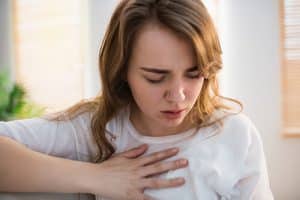 young woman with chest pain experiences withdrawal symptoms