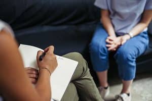 woman undergoes behavioral therapy for addiction