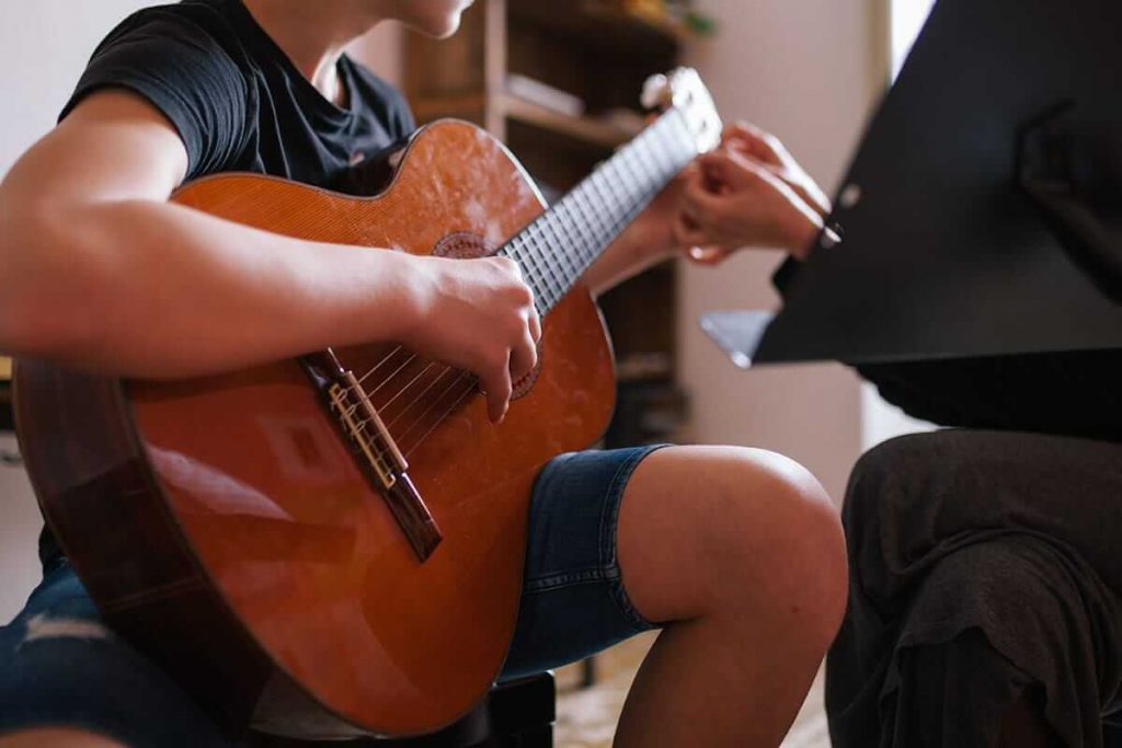 addiction therapy group works during music therapy session